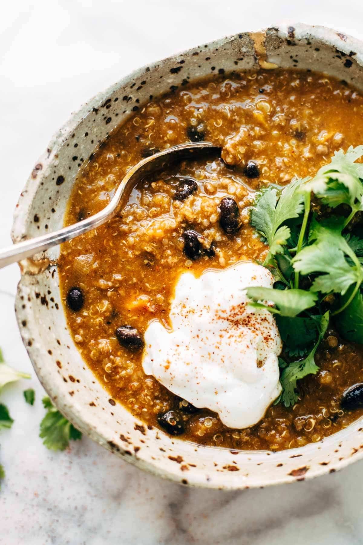 Sweet Potato Turkey Chili - just five basic ingredients for this delicious real food chili recipe! Sweet potatoes, black beans, turkey, onions, and spices. | pinchofyum.com Sweet Potato Turkey Chili - just five basic ingredients for this delicious real food chili recipe! Sweet potatoes, black beans, turkey, onions, and spices. | pinchofyum.com